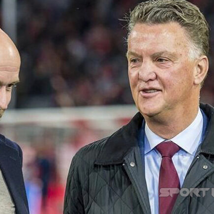 Mantan manajer Setan Merah, Louis van Gaal, berharap Ten Hag di beri lebih banyak waktu untuk membuktikan kemampuannya. Namun kini Masa depan Erik Ten Hag di Manchester United masih dalam ketidakpastian.